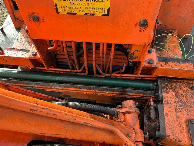 Kubota r310 met backhoe shovel - afbeelding 18 van  39