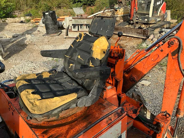 Kubota r310 met backhoe shovel - afbeelding 24 van  39