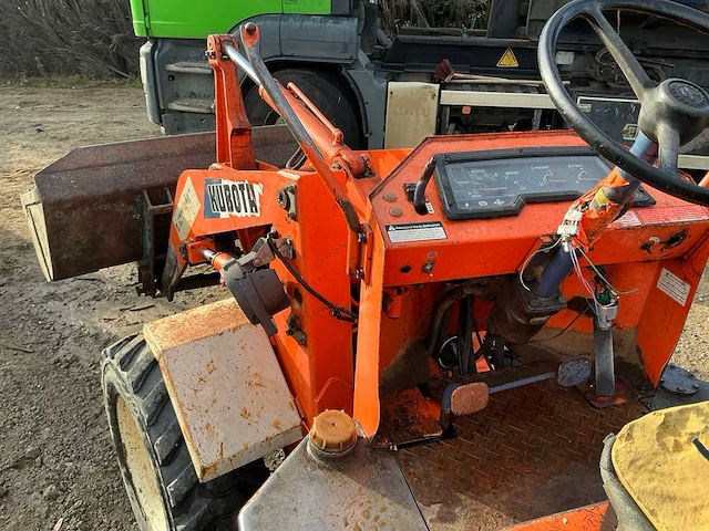 Kubota r310 met backhoe shovel - afbeelding 26 van  39