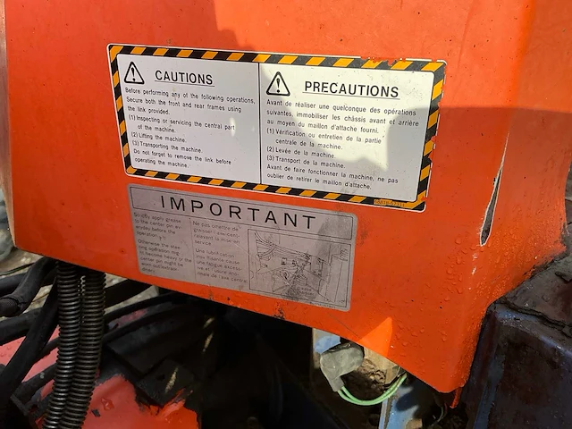 Kubota r310 met backhoe shovel - afbeelding 27 van  39