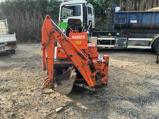 Kubota r310 met backhoe shovel - afbeelding 34 van  39
