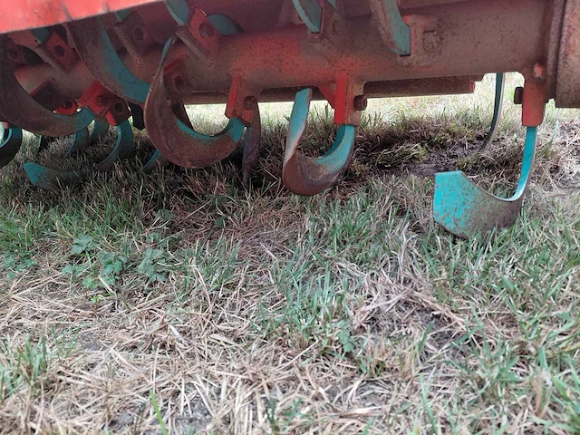 Kubota t240 vierwielaangedreven minitractor met grondfrees - afbeelding 7 van  15