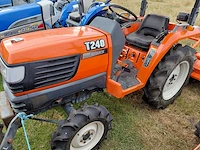 Kubota t240 vierwielaangedreven minitractor met grondfrees - afbeelding 1 van  15