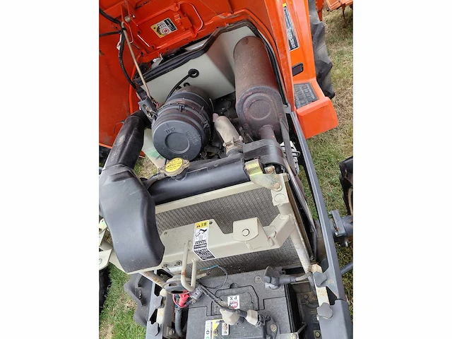 Kubota t240 vierwielaangedreven minitractor met grondfrees - afbeelding 15 van  15