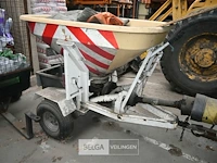Kubota tractor met schaaf en strooier - afbeelding 9 van  22