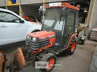 Kubota tractor met schaaf en strooier - afbeelding 13 van  22