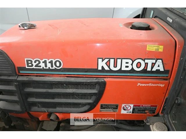 Kubota tractor met schaaf en strooier - afbeelding 15 van  22