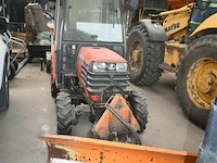 Kubota tractor met schaaf en strooier - afbeelding 12 van  22