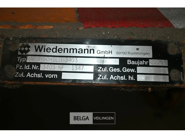 Kubota tractor met schaaf en strooier - afbeelding 18 van  22