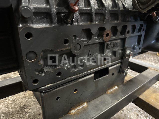 Kubota v2403 motor - afbeelding 4 van  8
