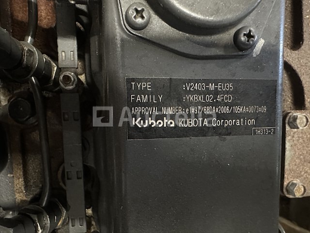Kubota v2403 motor - afbeelding 7 van  8