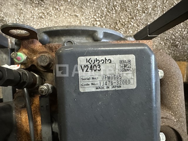 Kubota v2403 motor - afbeelding 8 van  8