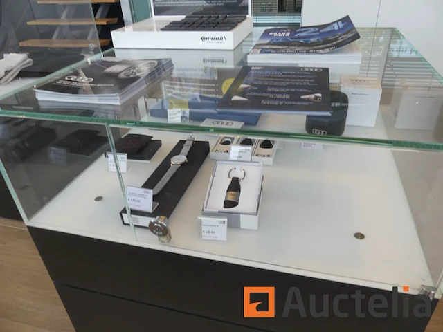 Kubuskast vitrine - afbeelding 3 van  3