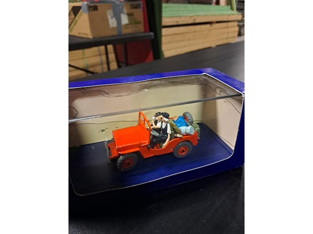 Kuifje auto de jeep uit (kuifje en het zwarte goud) - afbeelding 1 van  4