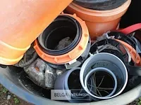 Kuip met pvc hulpstukken - afbeelding 3 van  5