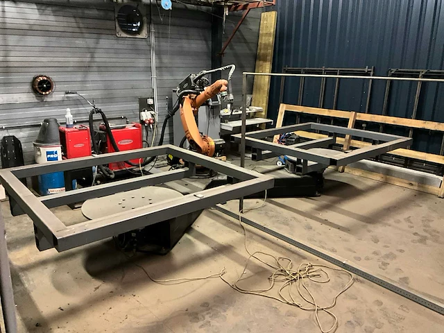 Kuka - 2007 - kr 6 arc - lasrobot + lasapparaat fronius transpuls synergic 3200 + 2 draaitafels - afbeelding 12 van  35