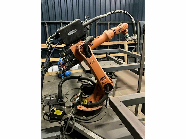 Kuka - 2007 - kr 6 arc - lasrobot + lasapparaat fronius transpuls synergic 3200 + 2 draaitafels - afbeelding 23 van  35
