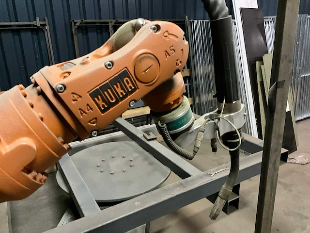Kuka - 2007 - kr 6 arc - lasrobot + lasapparaat fronius transpuls synergic 3200 + 2 draaitafels - afbeelding 34 van  35