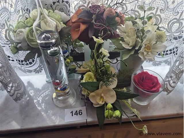 Kunstbloemen en thermometer - afbeelding 1 van  3