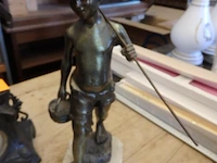 Kunstbrons visser, hoogte 32cm - afbeelding 1 van  2