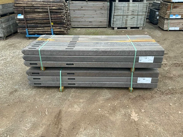 Kunstof 10x10 2m10 tuinpalen (54x) - afbeelding 1 van  4