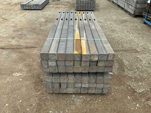 Kunstof 10x10 2m10 tuinpalen (54x) - afbeelding 2 van  4