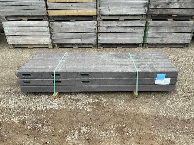 Kunstof 12x12 2m40 tuinpalen (42x) - afbeelding 1 van  4