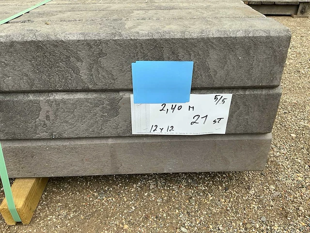 Kunstof 12x12 2m40 tuinpalen (42x) - afbeelding 4 van  4
