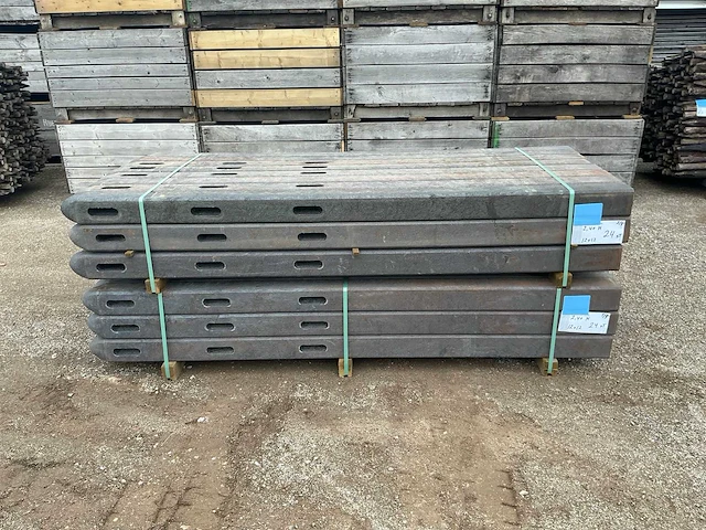 Kunstof 12x12 2m40 tuinpalen (48x) - afbeelding 1 van  4