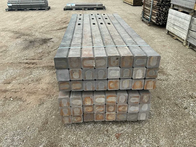 Kunstof 12x12 2m40 tuinpalen (48x) - afbeelding 2 van  4