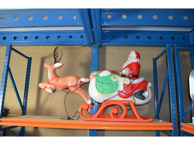 Kunstof kerstman in slee afm. 1,50m - afbeelding 1 van  6