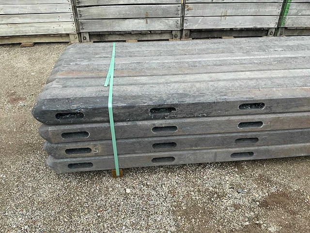 Kunststof 10x10 2m40 tuinpalen (27x) - afbeelding 4 van  5