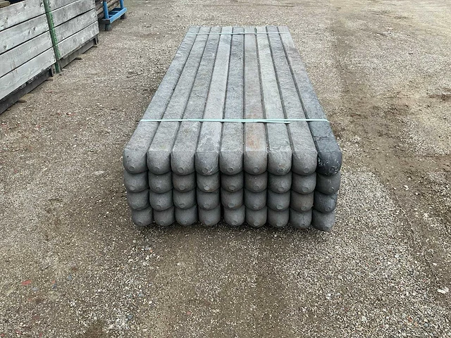 Kunststof 10x10 2m40 tuinpalen (36x) - afbeelding 2 van  3