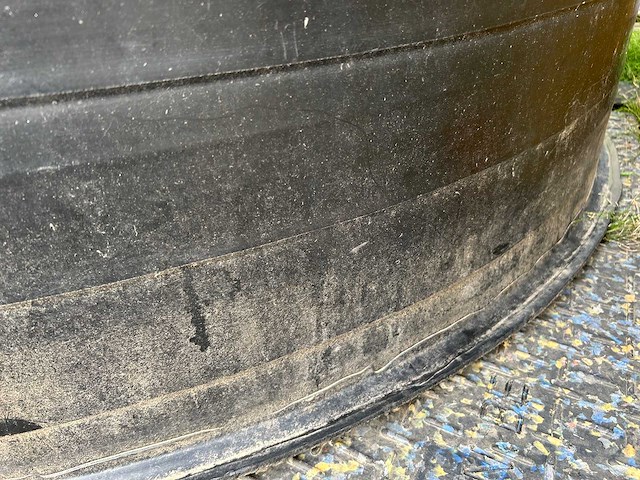 Kunststof 4000 liter tank, gebruikt voor opslag regenwater. - afbeelding 4 van  4