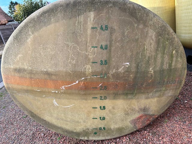 Kunststof 5000 liter tank, gebruikt als watertank voor opslag regenwater. - afbeelding 4 van  9