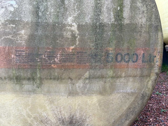 Kunststof 5000 liter tank, gebruikt als watertank voor opslag regenwater. - afbeelding 9 van  9