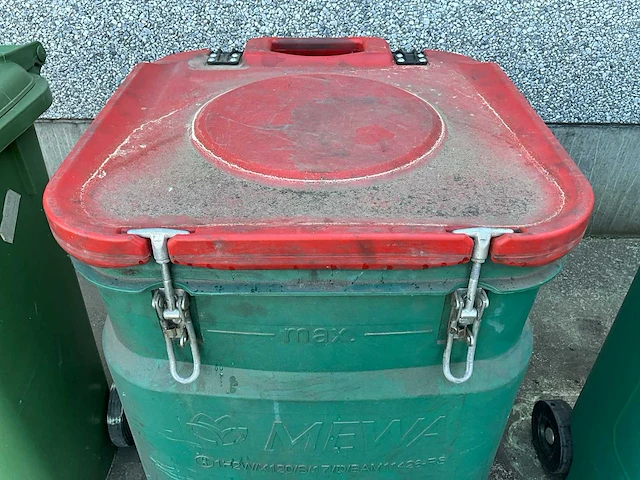 Kunststof afvalcontainer gevuld met steenkool 4 stuks - afbeelding 2 van  10