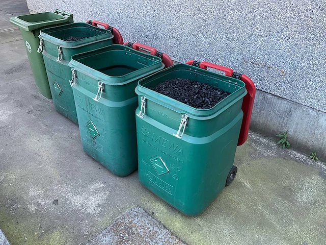 Kunststof afvalcontainer gevuld met steenkool 4 stuks - afbeelding 5 van  10