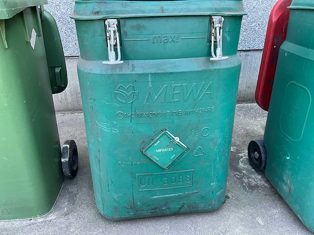 Kunststof afvalcontainer gevuld met steenkool 4 stuks - afbeelding 6 van  10
