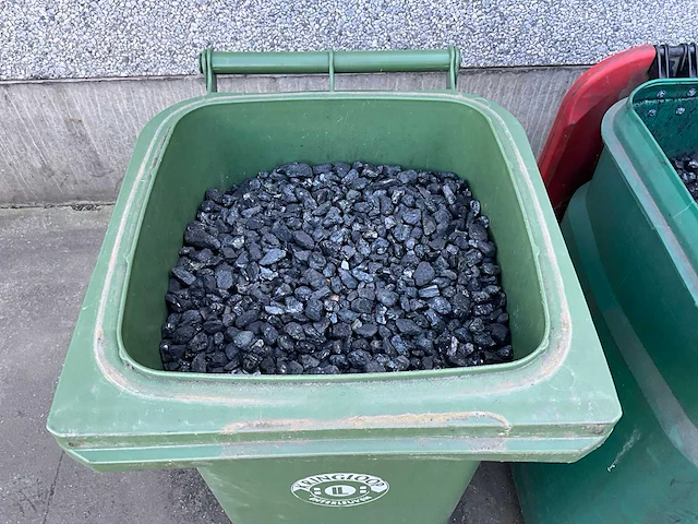 Kunststof afvalcontainer gevuld met steenkool 4 stuks - afbeelding 7 van  10