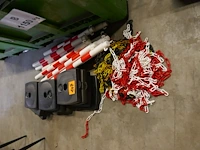 Kunststof afzetpaaltjes met ketting - afbeelding 1 van  4