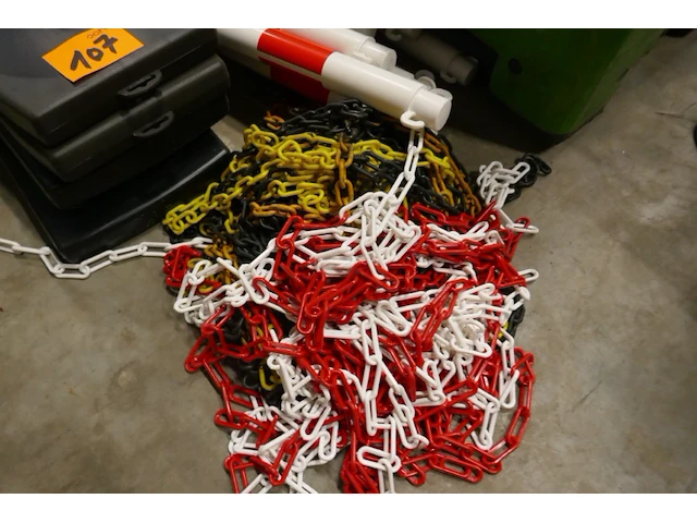 Kunststof afzetpaaltjes met ketting - afbeelding 4 van  4