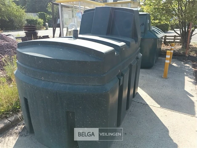 Kunststof brandstoftank, 2500 liter, lengte 240cm, hoogte 185cm - afbeelding 1 van  4