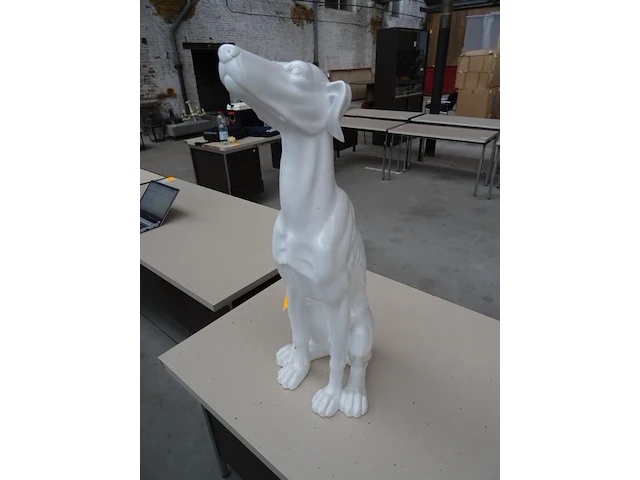 Kunststof hond - afbeelding 2 van  3