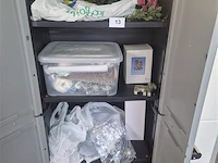 Kunststof kast met inhoud (kerstgerief) - afbeelding 1 van  4