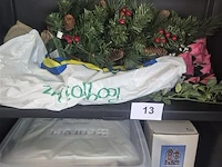 Kunststof kast met inhoud (kerstgerief) - afbeelding 2 van  4