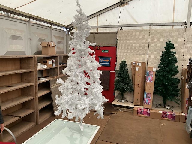 Kunststof kerstboom. - afbeelding 2 van  2