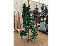 Kunststof kerstboom. - afbeelding 1 van  2