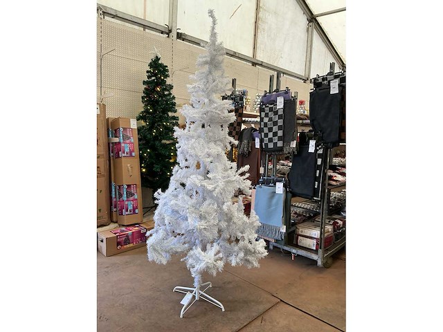 Kunststof kerstboom. - afbeelding 1 van  2