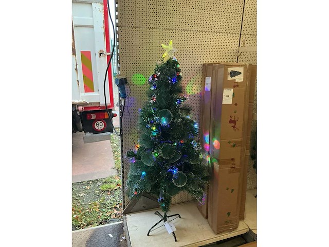 Kunststof kerstboom. - afbeelding 2 van  2